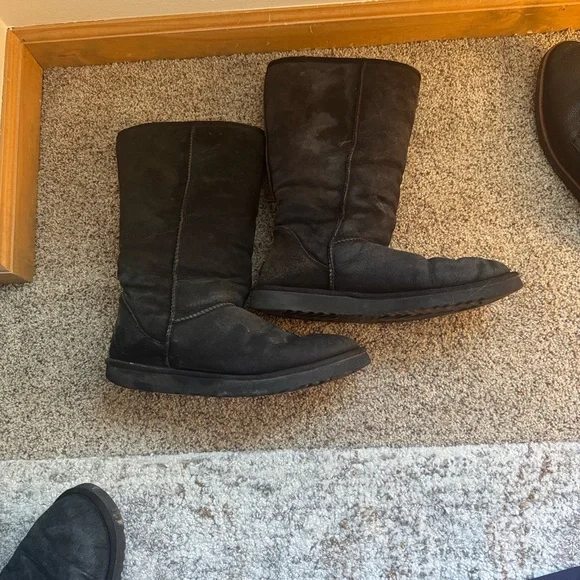 UGG Tall Black Suede Boots good condition some salt marks from snow - Picture 2 of 4
